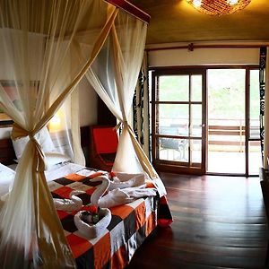 Hotel Club Du Lac Tanganyika